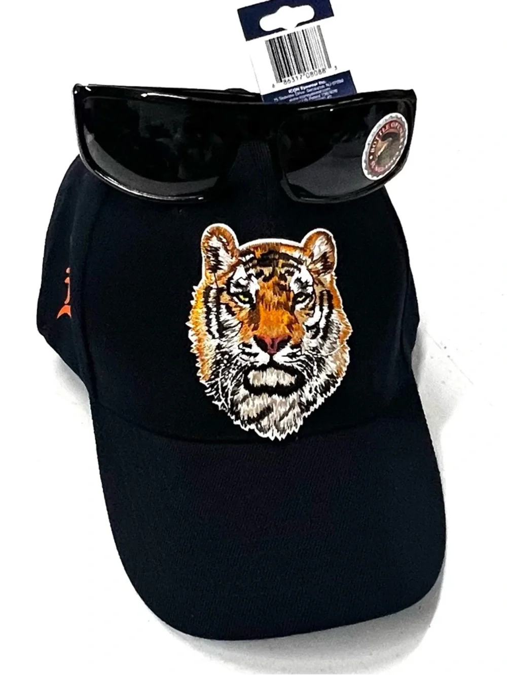 Detroit Tigers Baseball Cap bundle with duo logos.